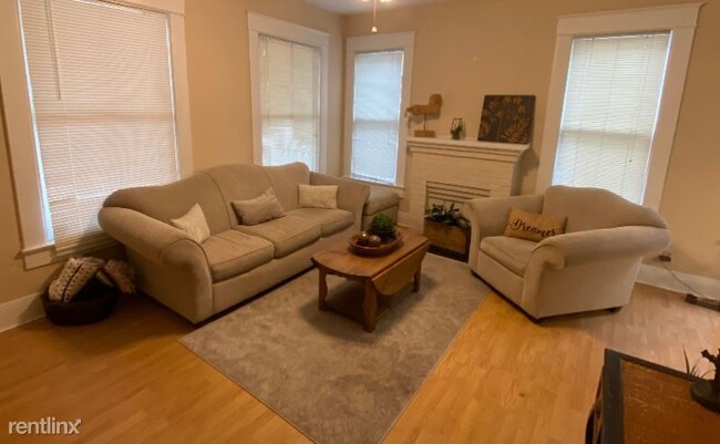 Building Photo - 3 br, 2 bath Apartment - 307 S Newport Ave