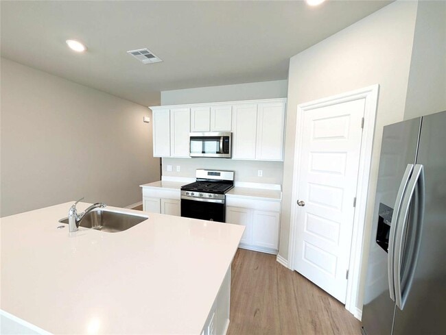 Building Photo - 2824 Firefly Dr