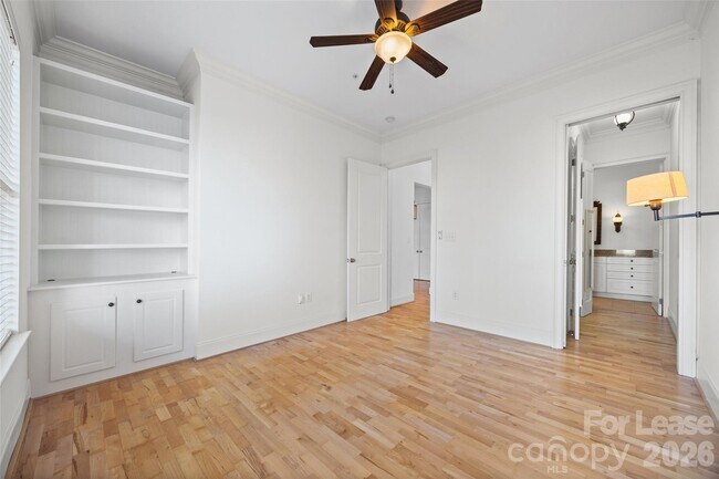 Building Photo - 2938 Selwyn Ave