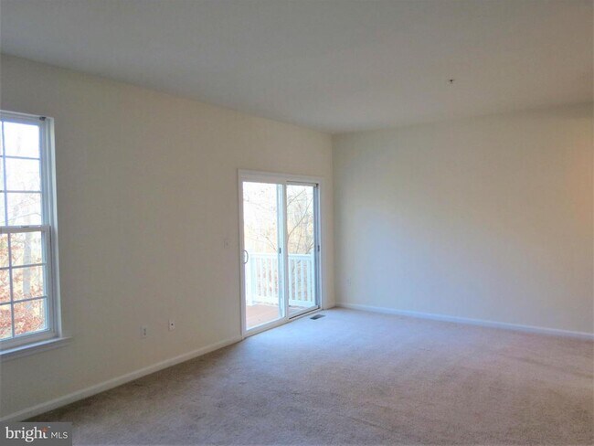 Building Photo - 3765 Bedford Dr