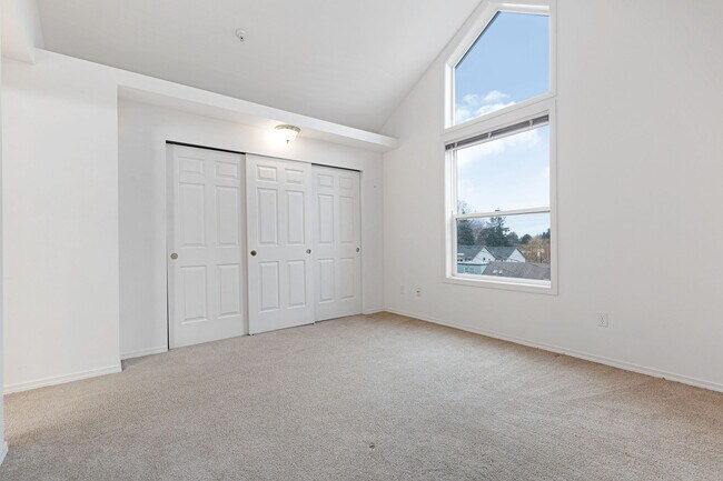 Building Photo - 9221 Interlake Ave N