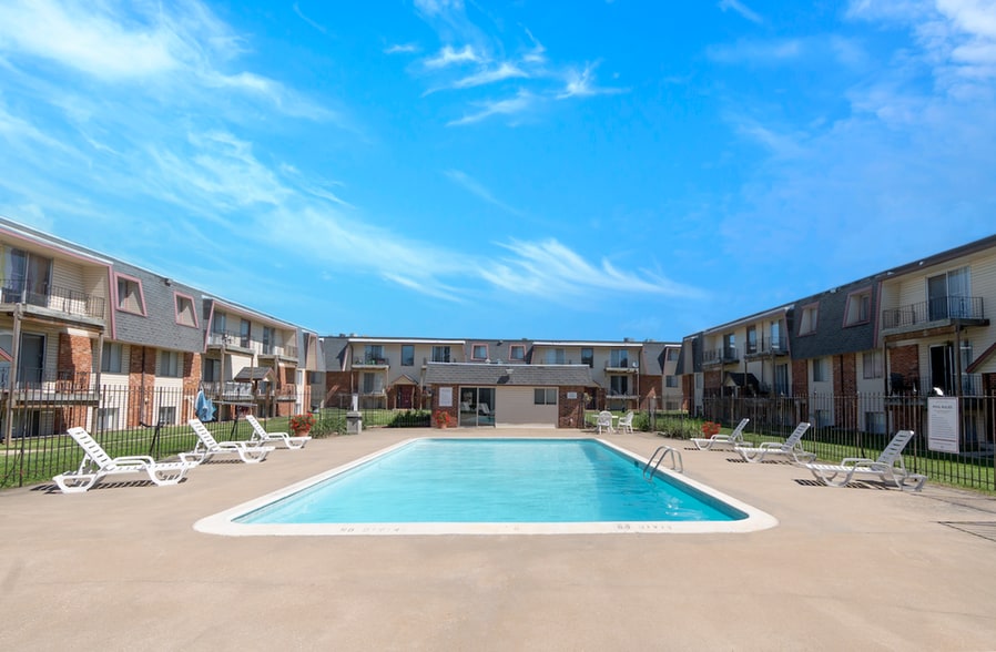 Pool - Rosewood Village