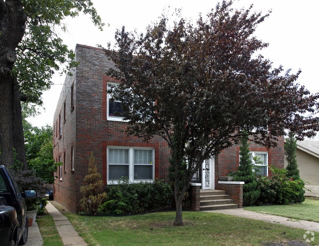 Building Photo - Luceba