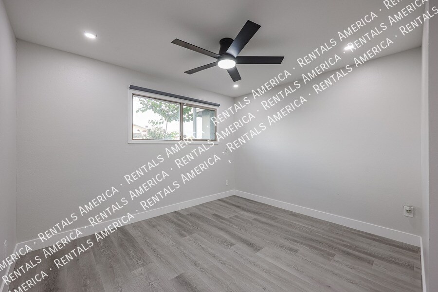 Building Photo - 5205 W Caribbean Ln