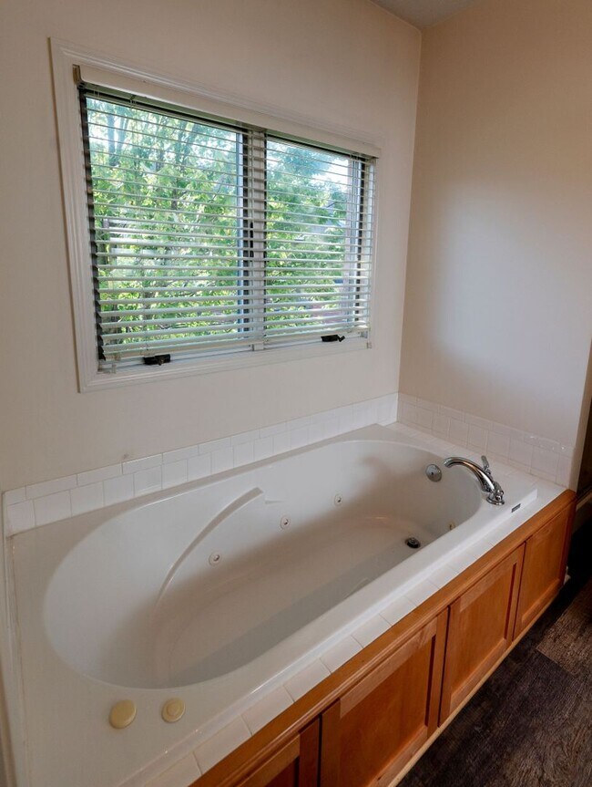 Building Photo - 1BR/1BA, Cherry Hill, Upscale Loft with Balcony!