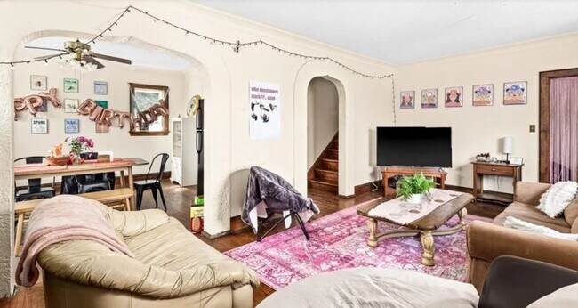 Building Photo - 1325 N 19th Ave E