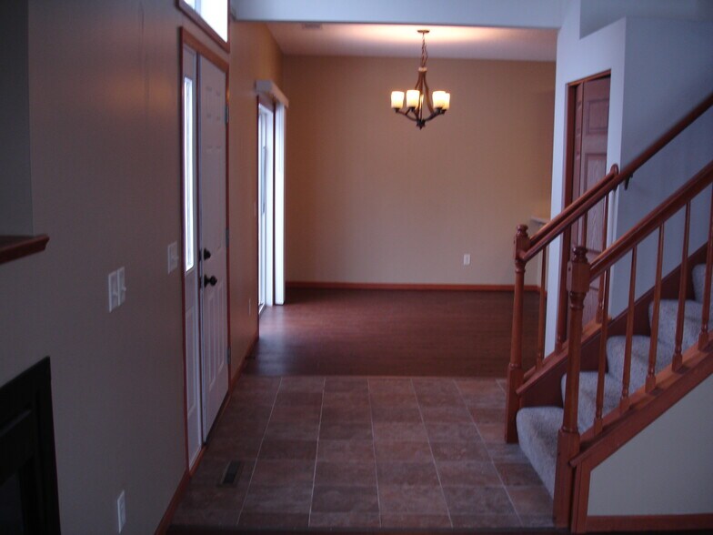 Building Photo - 633 Kingfisher Ln
