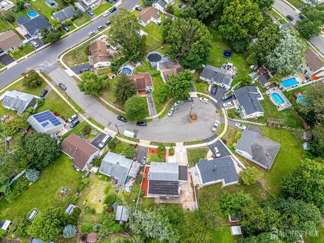 Building Photo - 9 Regent Ct