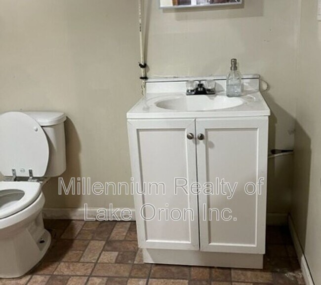 Building Photo - 8505 W Seven Mile Rd