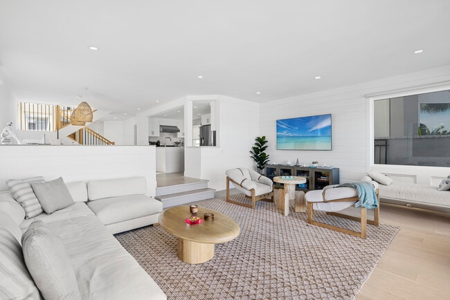 Building Photo - 1126 E Balboa Blvd