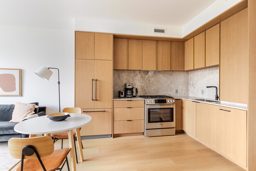 Building Photo - 655 Union St