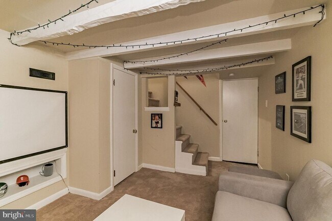 Building Photo - Spacious 3-Bedroom Home with Deck and Bonu...
