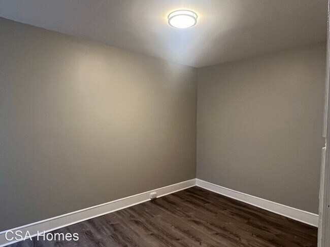 Building Photo - 3 br, 1.5 bath House - 952 S 8th St.