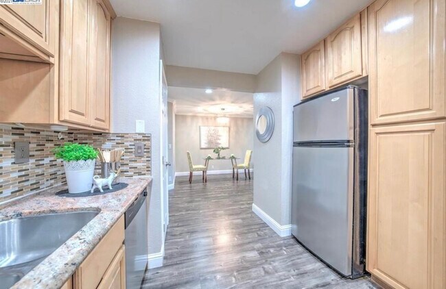Building Photo - 47112 Warm Springs Blvd