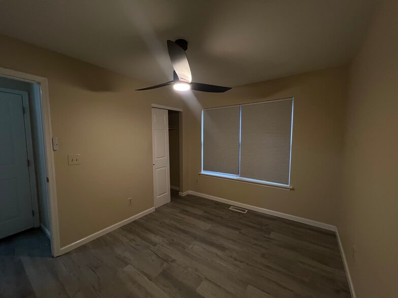 Building Photo - 384 Inwood Ct