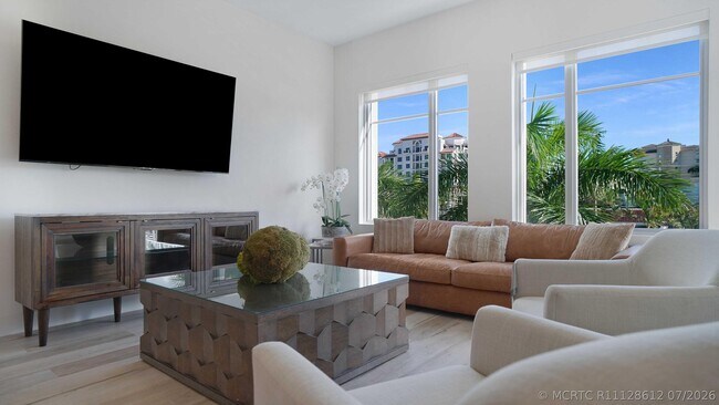 Building Photo - 155 E Boca Raton Rd