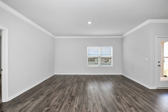 Building Photo - 102 High Leaf Dr