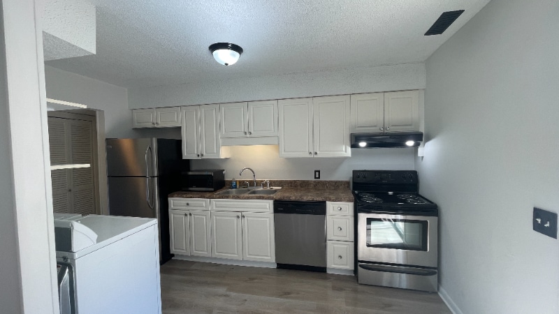 Building Photo - 4732 Huron Dr