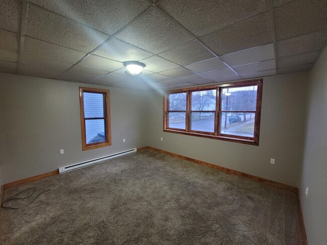 Building Photo - 3 bedroom 1.5 Bath Now Available - William...