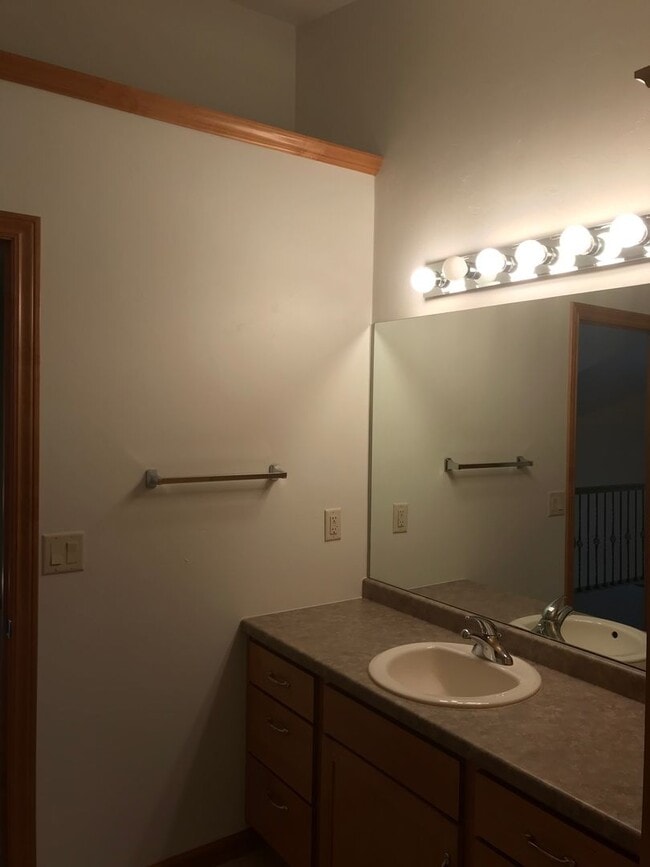 Building Photo - 2100 River Point Ct