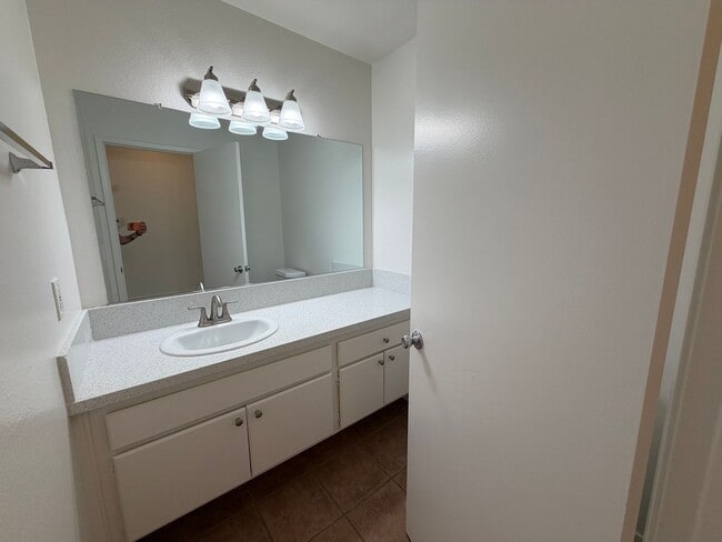 Building Photo - 800-806 S Park Hyde St