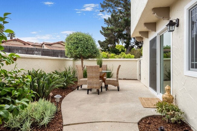 Building Photo - Executive Style Living ....