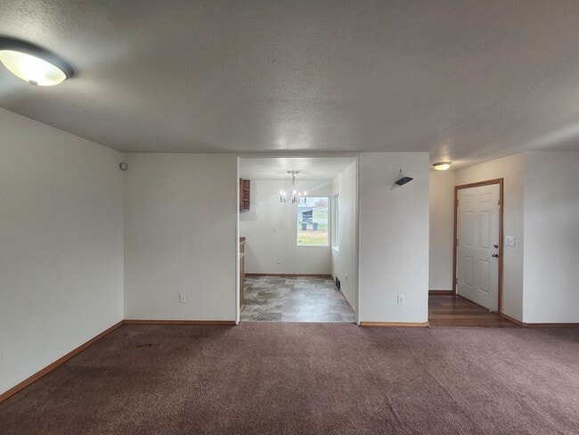 Building Photo - Charming 3-bedroom, 1-bathroom home located in the vibrant community of Pasco, WA.