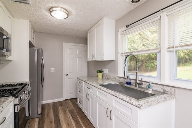 Building Photo - 60 Gatewood Rd