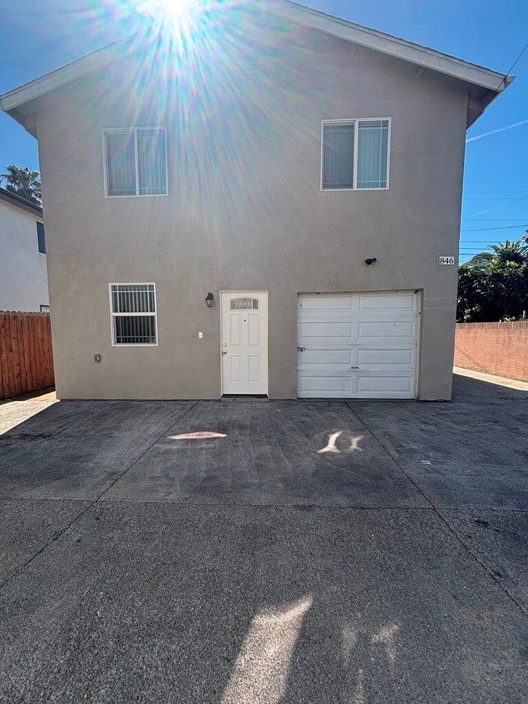 Building Photo - 846 W 78th St