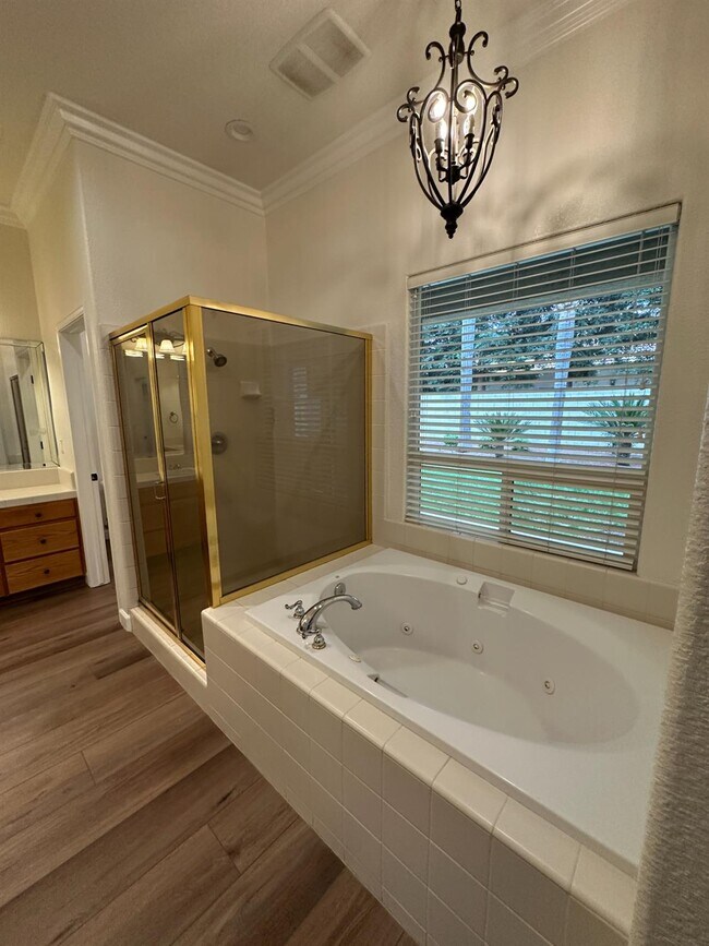 Building Photo - 7026 N Warren Ave