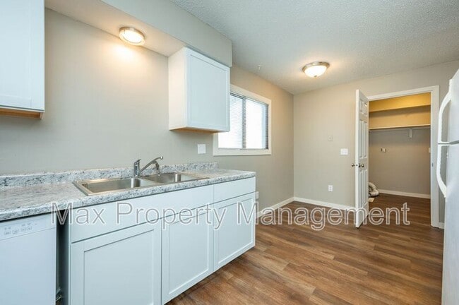 Building Photo - 3917 SW 3rd St