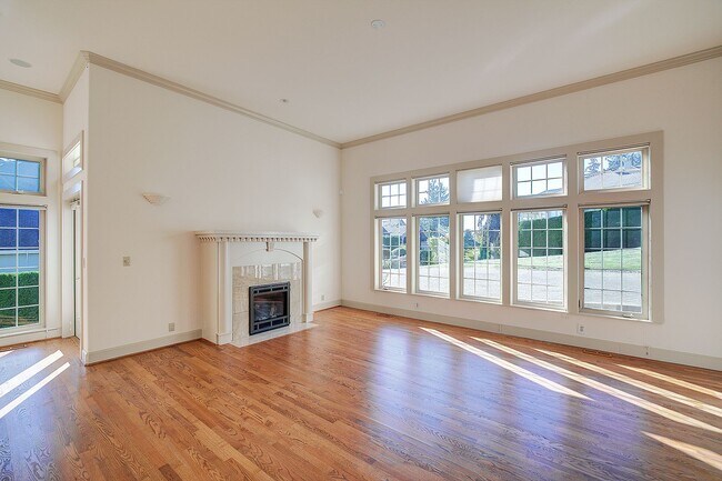 Building Photo - 4bd/4ba Kirkland House