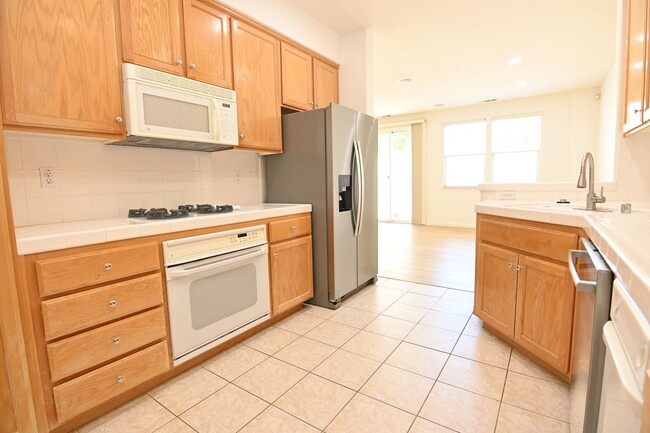 Building Photo - 6391 Sussex Ct