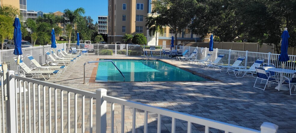 Building Photo - 960 Starkey Rd