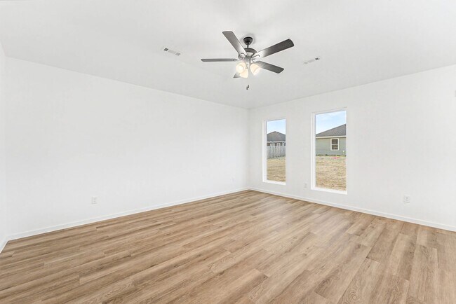 Building Photo - 3 Bed, 2 Bath Home!!
