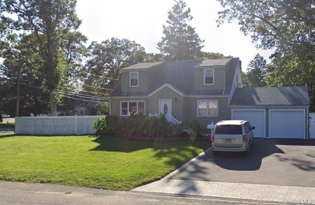 Primary Photo - 23 Luther Pl