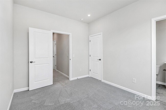 Building Photo - 5731 Castlerea Dr