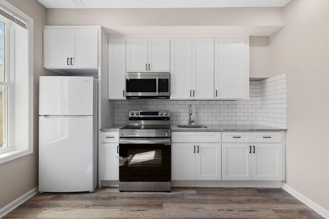 Building Photo - Newly Renovated 2 Bedroom and 1.5 Bath