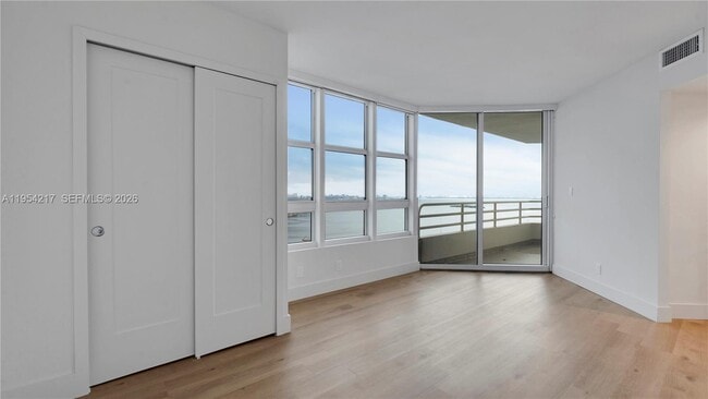 Building Photo - 555 NE 34th St