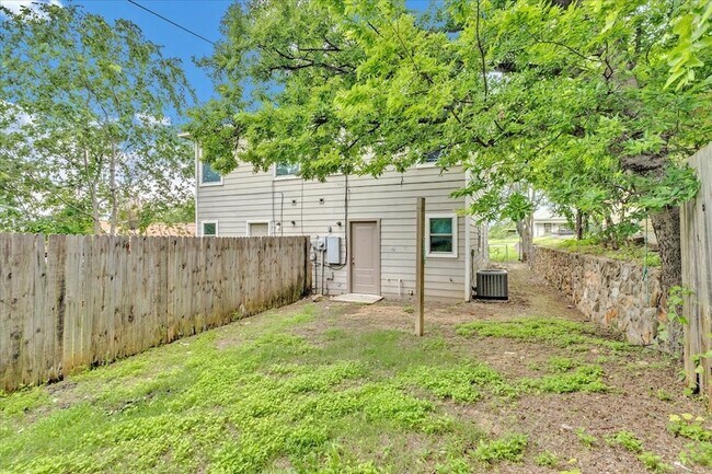 Building Photo - 3112 Lee Ave