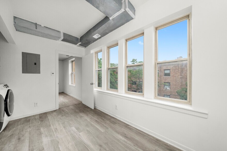 Building Photo - 2060 W Fargo Ave