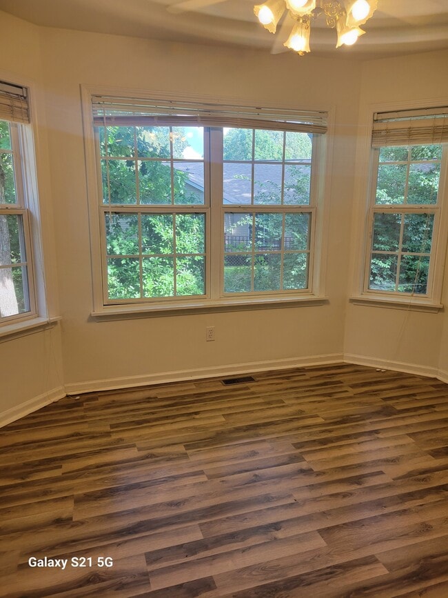 Building Photo - 739 Mockingbird Dr