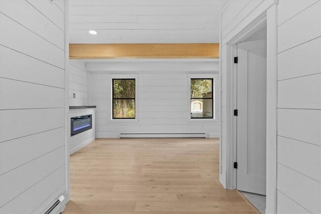 Building Photo - 109 School St