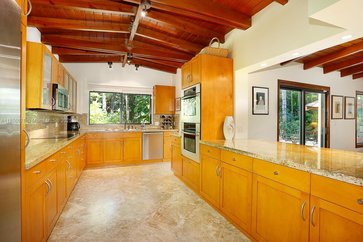 Building Photo - 2035 Tigertail Ave