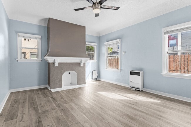 Interior Photo - 1115 E Broadway