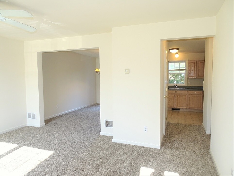 Building Photo - 41 Laurel Dr