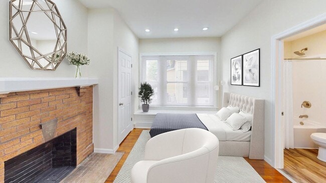 Building Photo - 6 BEDROOMS + 3.5 FULL BATHROOMS Single Family House