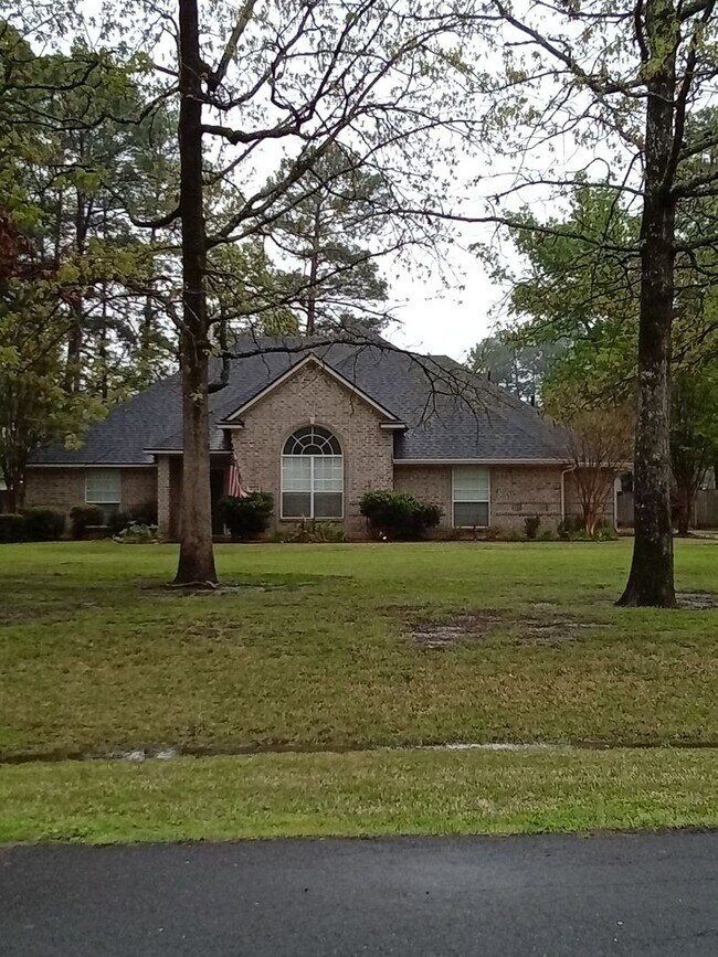 Primary Photo - ****Woodlake South****MUST SEE**