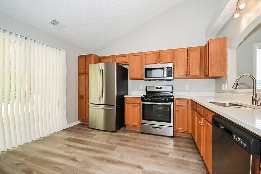 Building Photo - 332 White Oak Way
