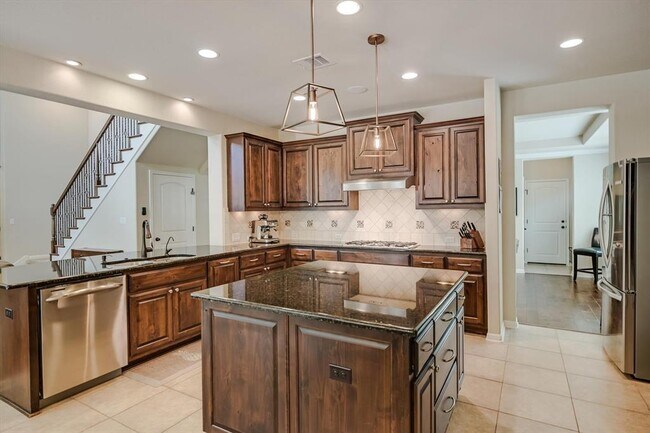 Building Photo - 18120 Lipan Apache Cove
